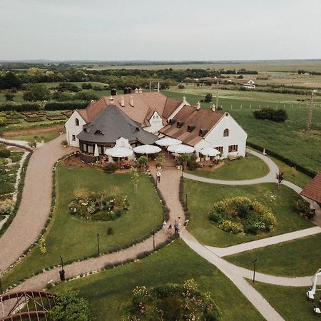 Fiastyuk Udvarhaz Csor Exterior foto